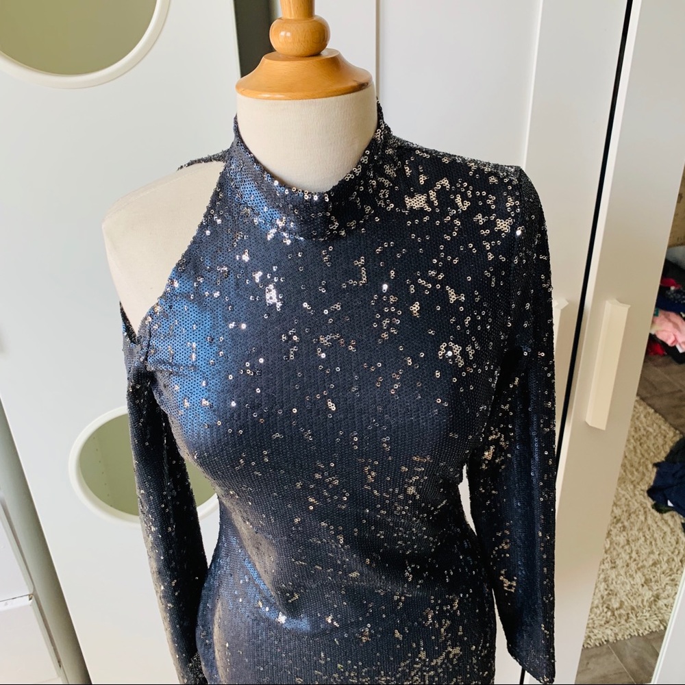 FashionNova | Beautiful sequined dress - Picture 4 of 6